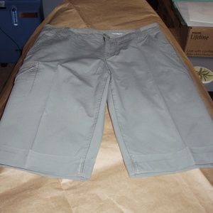 NEW DKNY Jeans Shorts Light Green Color Size 2